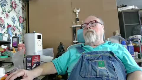 Snapshot of fatfreddythecat chatting on 16, 2, 2025 Fred. online show from 16, 2, 2025