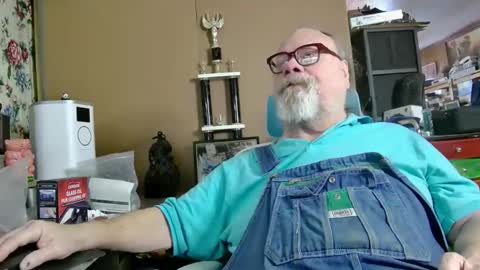 Snapshot of fatfreddythecat chatting on 16, 2, 2025 Fred. online show from 16, 2, 2025