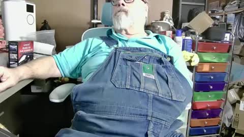 Snapshot of fatfreddythecat chatting on 24, 2, 2025 Fred. online show from 24, 2, 2025