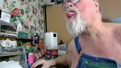Snapshot of fatfreddythecat chatting on 28, 2, 2025 Fred. online show from 28, 2, 2025