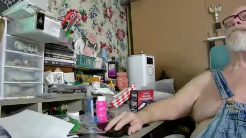 Snapshot of fatfreddythecat chatting on 1, 3, 2025 Fred. online show from 1, 3, 2025