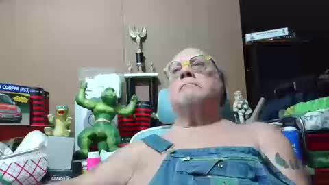 Snapshot of fatfreddythecat chatting on 16, 10, 2025 Fred. online show from 16, 10, 2025