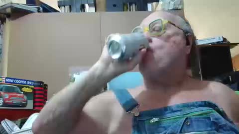 Snapshot of fatfreddythecat chatting on 16, 10, 2025 Fred. online show from 16, 10, 2025