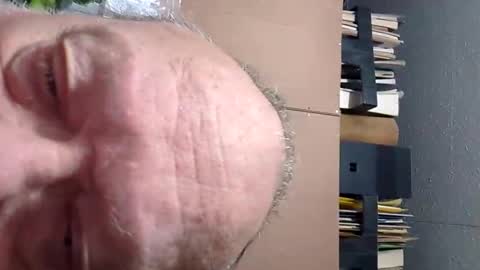 Snapshot of fatfreddythecat chatting on 18, 10, 2025 Fred. online show from 18, 10, 2025