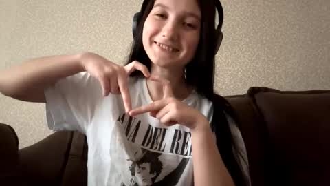 Snapshot of faustinabartosh chatting on 17, 10, 2025 Aurora 18yo online show from 17, 10, 2025