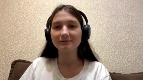 Snapshot of faustinabartosh chatting on 19, 10, 2025 Aurora 18yo online show from 19, 10, 2025
