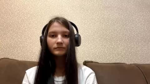 Snapshot of faustinabartosh chatting on 20, 10, 2025 Aurora 18yo online show from 20, 10, 2025