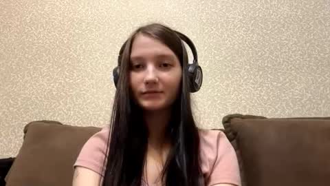 Snapshot of faustinabartosh chatting on 22, 10, 2025 Aurora 18yo online show from 22, 10, 2025