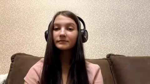 Snapshot of faustinabartosh chatting on 27, 10, 2025 Aurora 18yo online show from 27, 10, 2025