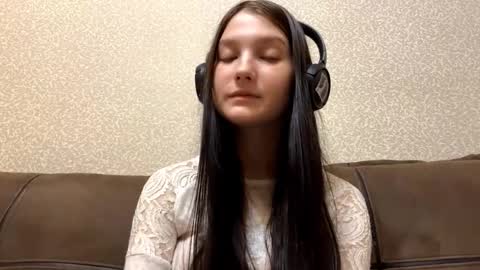 Snapshot of faustinabartosh chatting on 29, 10, 2025 Aurora 18yo online show from 29, 10, 2025