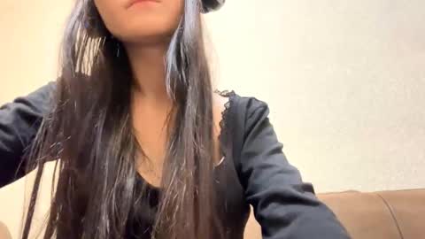 Snapshot of faustinabartosh chatting on 2, 11, 2025 Aurora 18yo online show from 2, 11, 2025