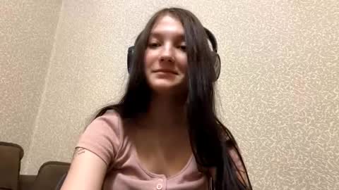 Snapshot of faustinabartosh chatting on 8, 11, 2025 Aurora 18yo online show from 8, 11, 2025
