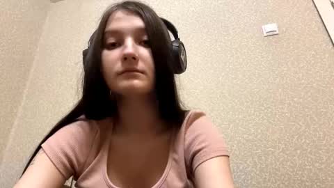 Snapshot of faustinabartosh chatting on 9, 11, 2025 Aurora 18yo online show from 9, 11, 2025
