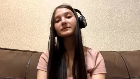 Snapshot of faustinabartosh chatting on 14, 11, 2025 Aurora 18yo online show from 14, 11, 2025
