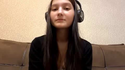 Snapshot of faustinabartosh chatting on 20, 11, 2025 Aurora 18yo online show from 20, 11, 2025