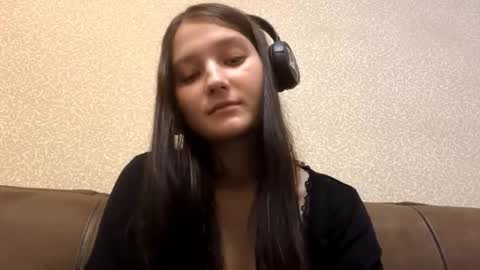 Snapshot of faustinabartosh chatting on 21, 11, 2025 Aurora 18yo online show from 21, 11, 2025