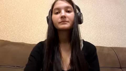 Snapshot of faustinabartosh chatting on 22, 11, 2025 Aurora 18yo online show from 22, 11, 2025