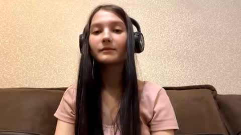 Snapshot of faustinabartosh chatting on 2, 12, 2025 Aurora 18yo online show from 2, 12, 2025