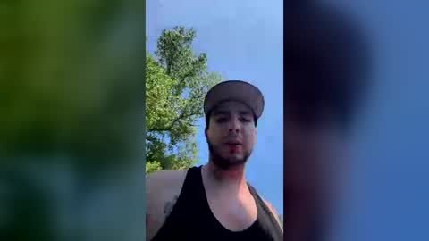 Snapshot of favfreakcouple420 chatting on 4, 7, 2026 drewlex420 online show from 4, 7, 2026
