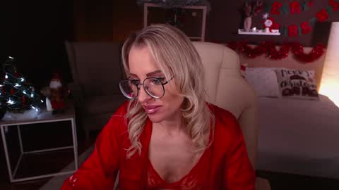 Snapshot of fay_dunaway chatting on 10, 12, 2024 Fay online show from 10, 12, 2024