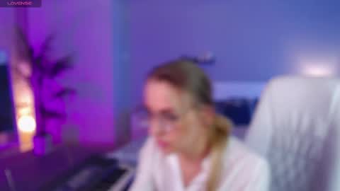 Snapshot of fay_dunaway chatting on 25, 2, 2025 Fay online show from 25, 2, 2025