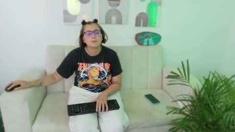 Feelena online show from 7, 10, 2025