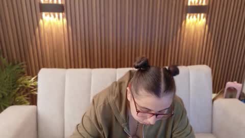 Feelena online show from 13, 11, 2025