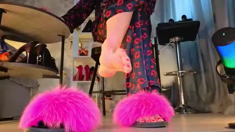 Snapshot of feet_heelss chatting on 10, 11, 2025 Kris online show from 10, 11, 2025