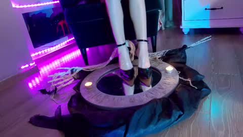 Snapshot of feetvibe chatting on 23, 10, 2025 FeetVibe online show from 23, 10, 2025