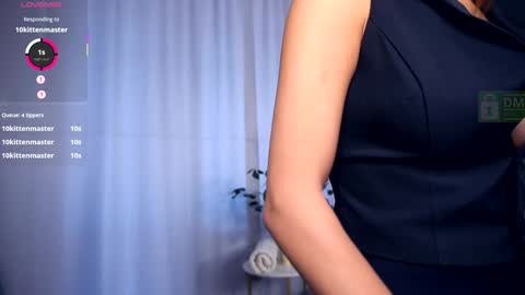 Snapshot of felissiany chatting on 4, 10, 2025 Hello im Nova online show from 4, 10, 2025