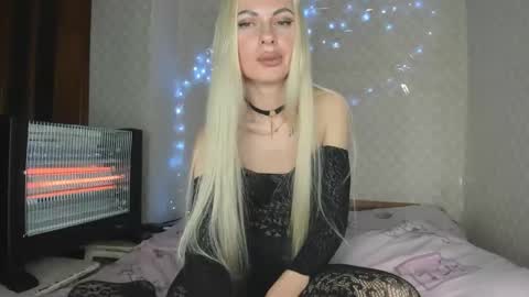 Snapshot of femida13 chatting on 28, 11, 2025 femida13 online show from 28, 11, 2025