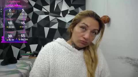 Snapshot of fenix_purple chatting on 21, 12, 2025 FENIX online show from 21, 12, 2025