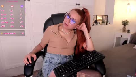 Snapshot of fer_angel_ chatting on 8, 3, 2025 Fernanda online show from 8, 3, 2025