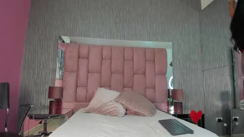 Snapshot of fernanda_thail chatting on 4, 12, 2025 FER online show from 4, 12, 2025