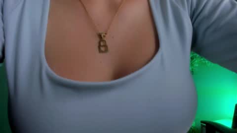 Snapshot of fernandadiaz05 chatting on 11, 1, 2025 Fernanda Diaz online show from 11, 1, 2025