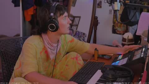 Snapshot of fernydew chatting on 18, 2, 2025 Fern next stream 430pm Monday PST online show from 18, 2, 2025