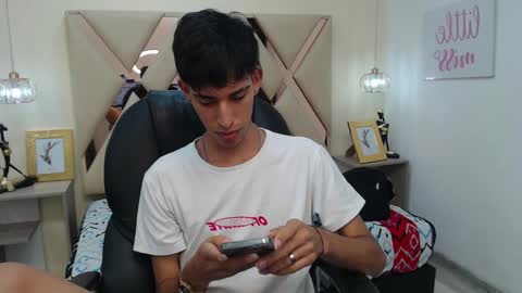 FER PHOENIX online show from 3, 3, 2025