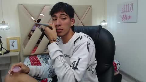 FER PHOENIX online show from 5, 3, 2025