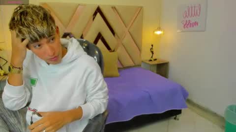 FER PHOENIX online show from 13, 11, 2025