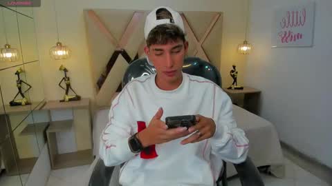 FER PHOENIX online show from 1, 12, 2025