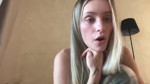 Snapshot of fflloowweerr chatting on 19, 9, 2025 Lisa online show from 19, 9, 2025