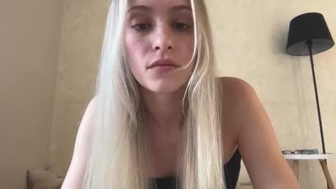 Snapshot of fflloowweerr chatting on 24, 9, 2025 Lisa online show from 24, 9, 2025