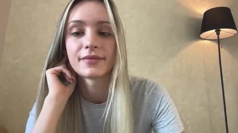 Snapshot of fflloowweerr chatting on 27, 9, 2025 Lisa online show from 27, 9, 2025