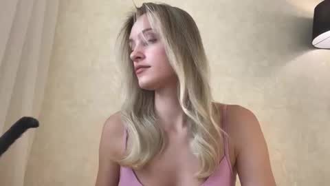 Snapshot of fflloowweerr chatting on 5, 10, 2025 Lisa online show from 5, 10, 2025