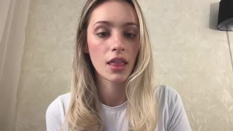 Snapshot of fflloowweerr chatting on 17, 10, 2025 Lisa online show from 17, 10, 2025