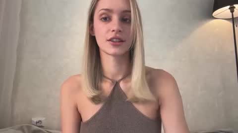 Snapshot of fflloowweerr chatting on 18, 10, 2025 Lisa online show from 18, 10, 2025