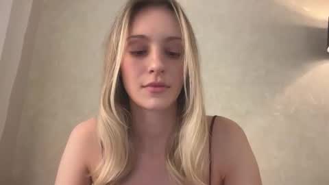 Snapshot of fflloowweerr chatting on 16, 11, 2025 Lisa online show from 16, 11, 2025