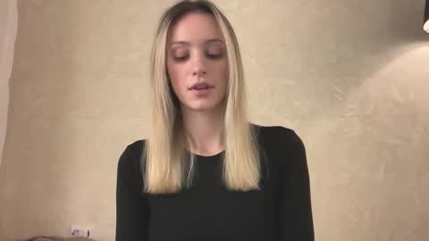 Snapshot of fflloowweerr chatting on 2, 12, 2025 Lisa online show from 2, 12, 2025