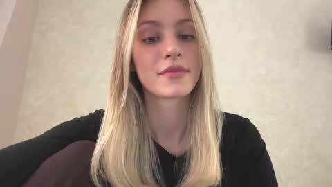 Snapshot of fflloowweerr chatting on 5, 12, 2025 Lisa online show from 5, 12, 2025