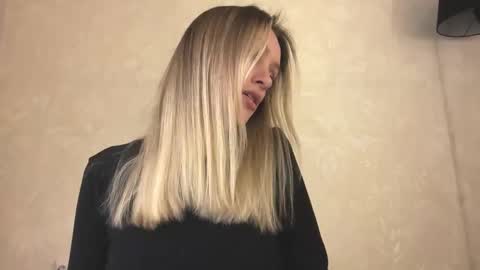 Snapshot of fflloowweerr chatting on 19, 12, 2025 Lisa online show from 19, 12, 2025